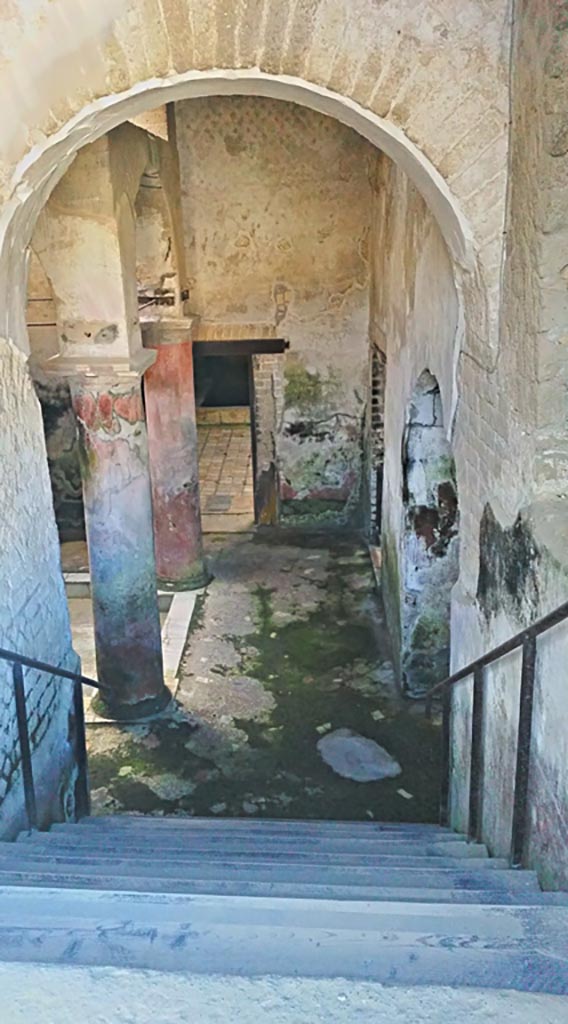 Suburban Baths, Herculaneum, photo taken between October 2014 and November 2019. 
Looking south from entrance doorway. Photo courtesy of Giuseppe Ciaramella.